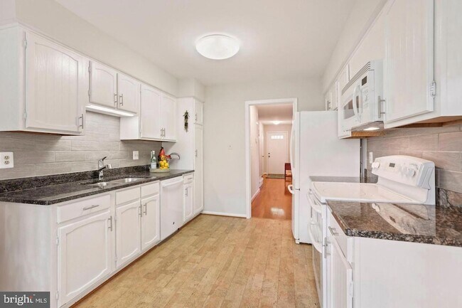 Building Photo - 6571 Snowbell Ln
