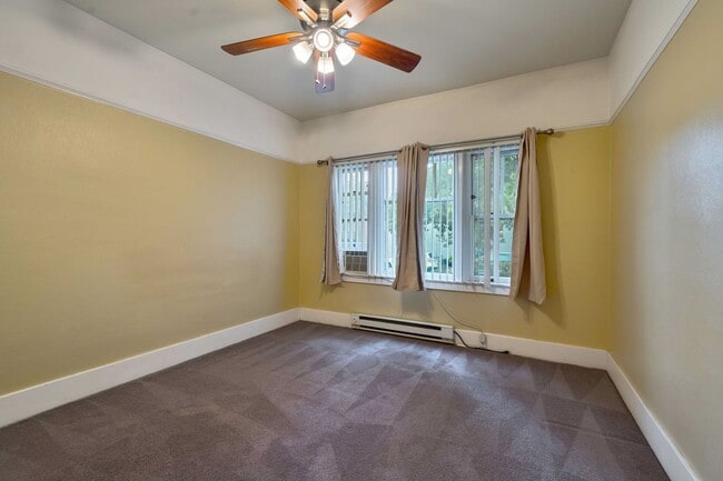 Building Photo - Charming Midtown 1-Bedroom Apartment with ...