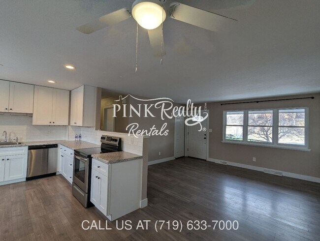 Building Photo - 2545 Lelaray St