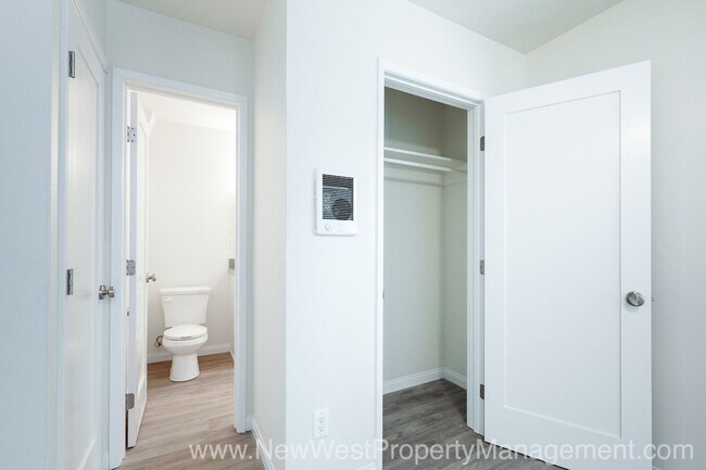 Building Photo - Upgraded Sherman Heights 1 Bedroom, Availa...