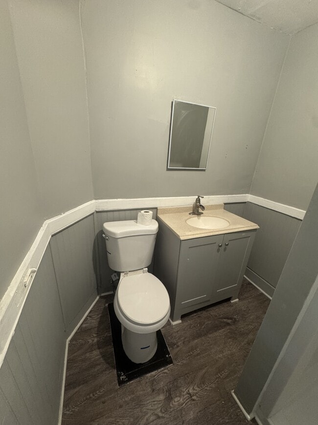 Building Photo - 143 Myrtle St