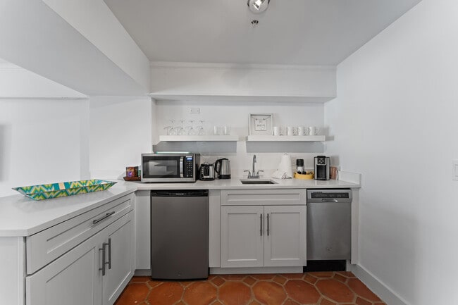 Building Photo - 235 Sunrise Ave