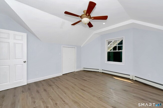Building Photo - 463 Wilmot Ave