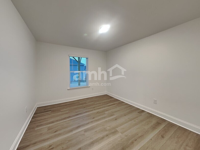 Building Photo - 1674 Soapstone Rd