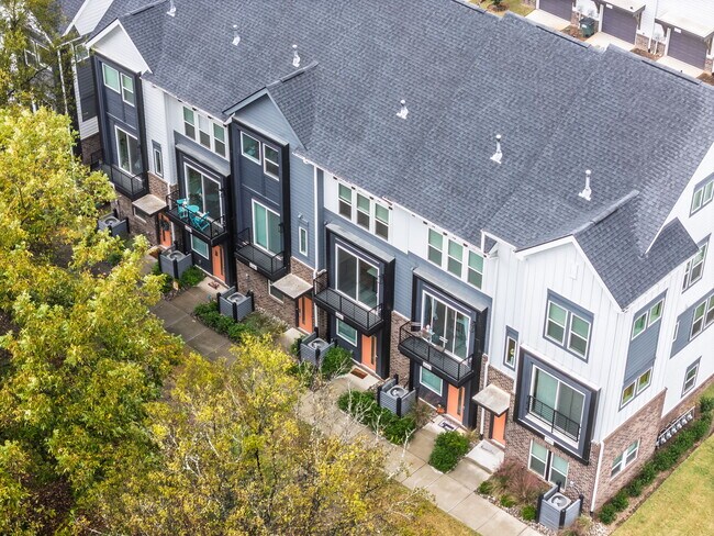 Building Photo - 642 W End Dr