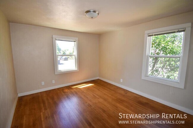 Building Photo - 2273 Hilyard St