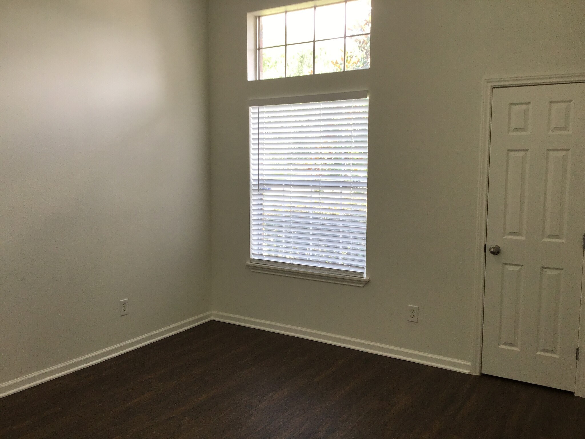 Building Photo - 327 Leisure Ln