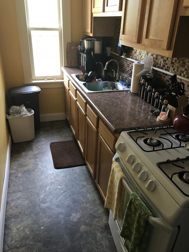 Building Photo - 707 University