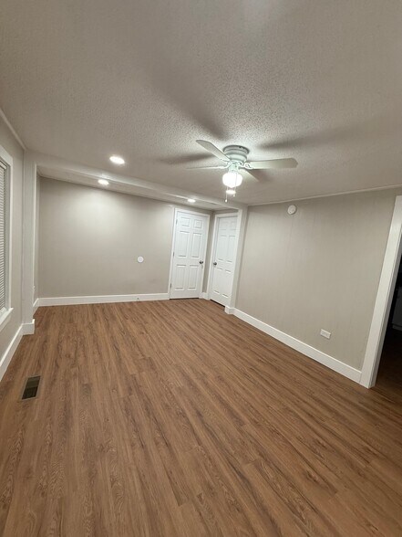 Building Photo - 8475 County Line Rd