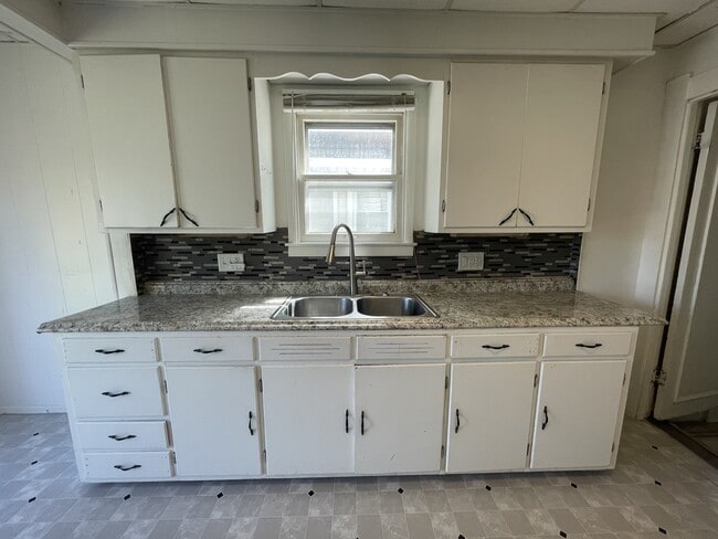 Building Photo - 4208 Asbury Dr