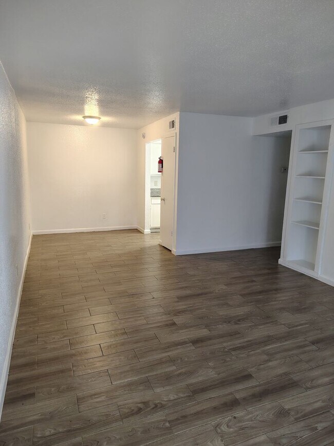Building Photo - 2 BR 2 BA Condo - Downstairs