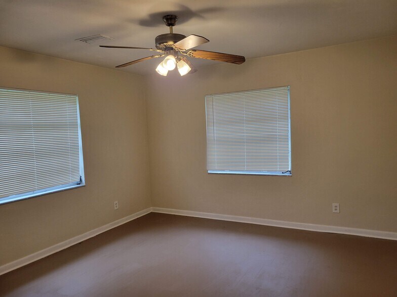 Building Photo - 1901 E Noel St