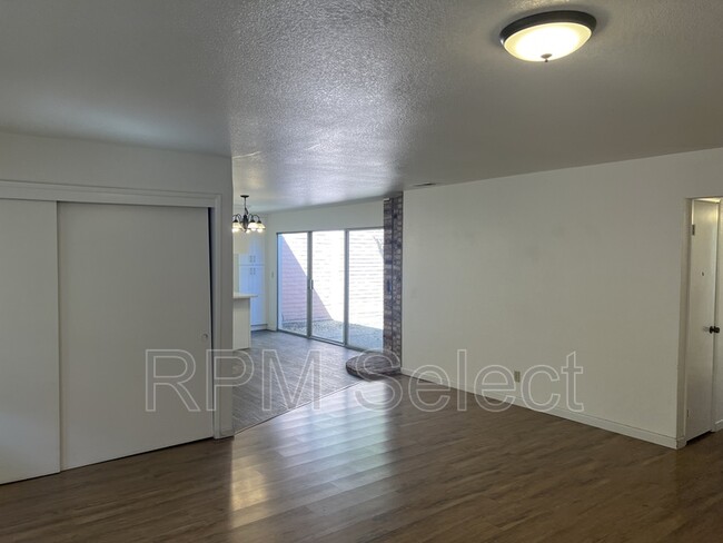 Building Photo - 251 Aurora Ave