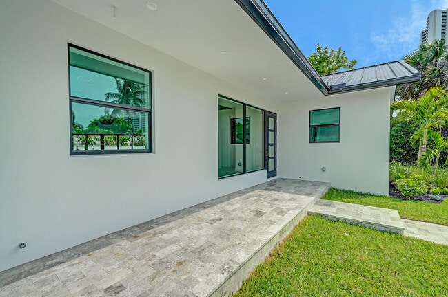 Building Photo - 1248 N Harbor Dr