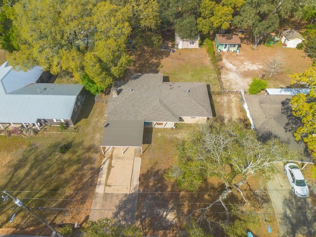 Building Photo - 911 Brown St