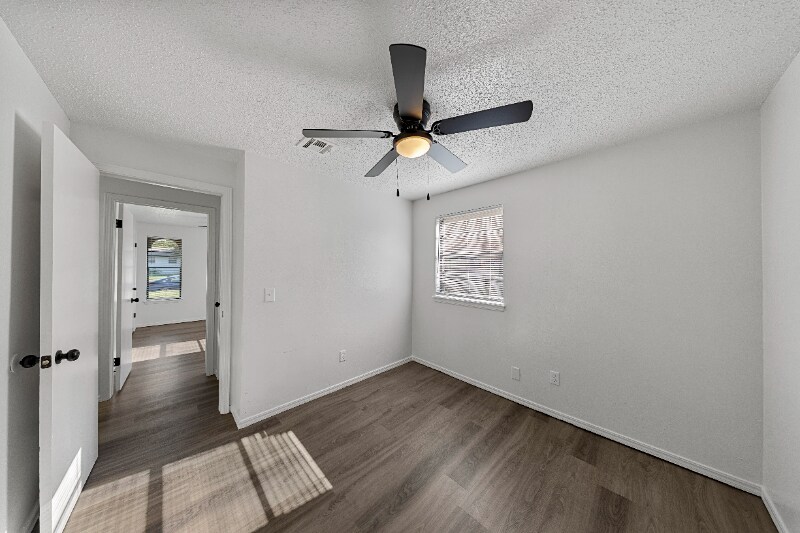 Building Photo - 3232 Parker Dr