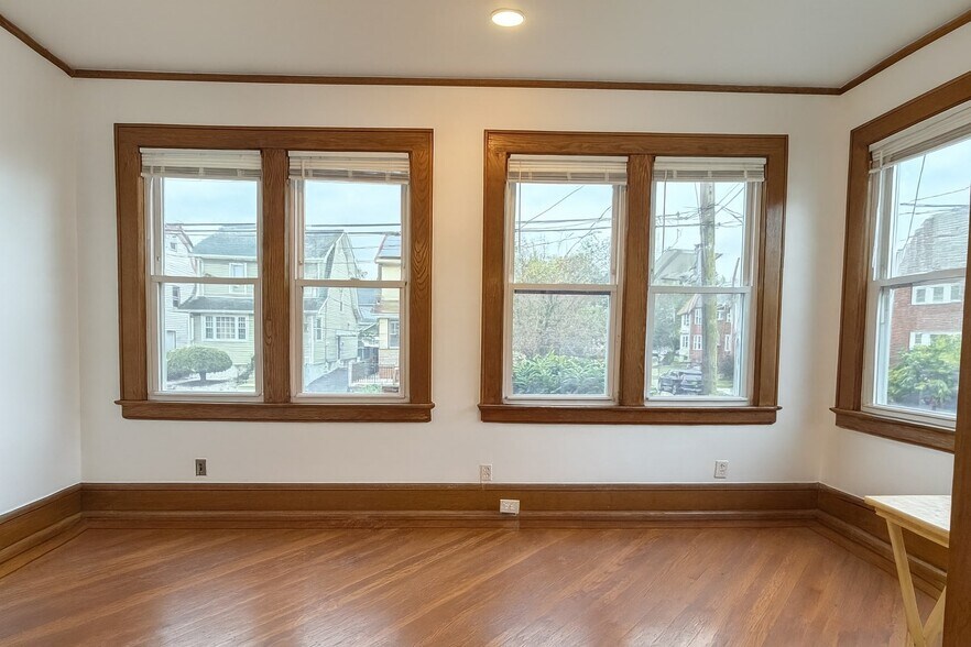 SUNROOM/DEN - 33 Jefferson Ave