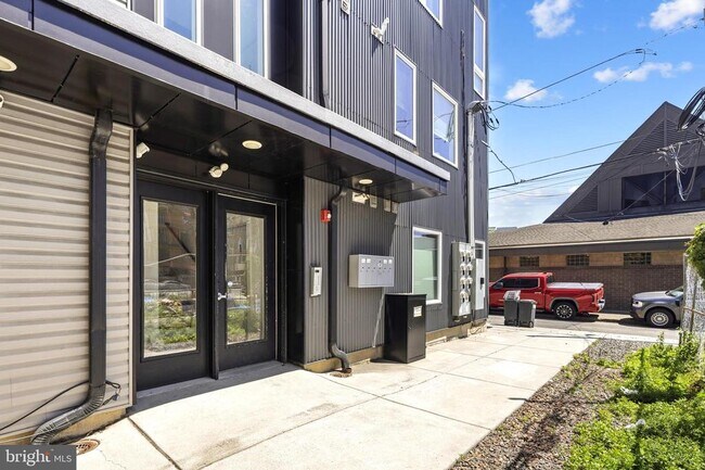 Building Photo - 1206 N Orianna St