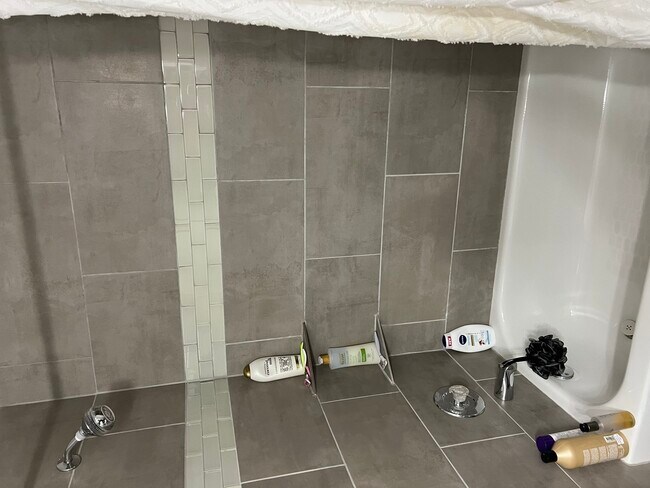 Building Photo - 2004 N Silver Lake Rd