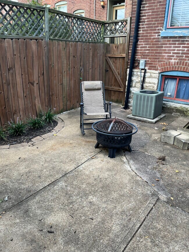 Back Deck/patio - 2219 Missouri Ave