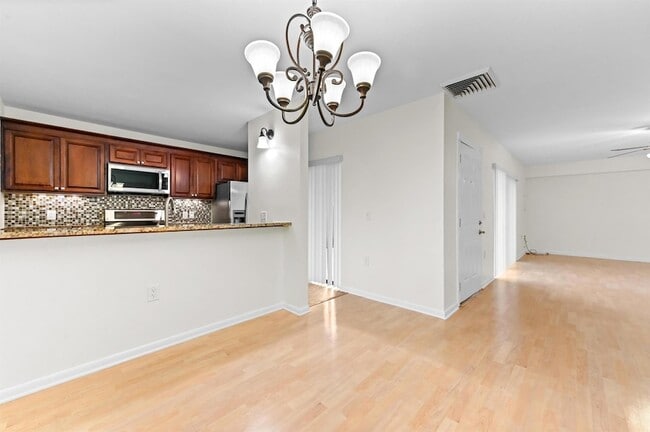 Building Photo - 146 Heritage Way