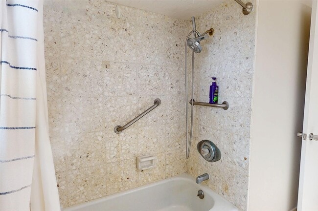 Building Photo - 2819 Fortuna Dr