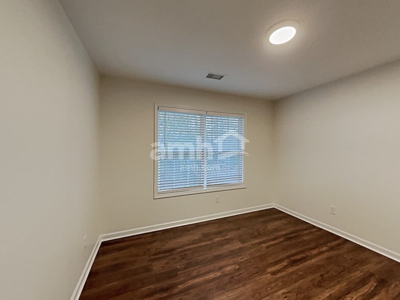 Building Photo - 92 Brookvalley Crossing