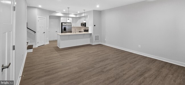 Building Photo - 2542 -A Verona Pl