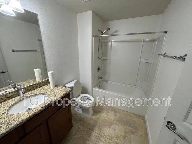 Building Photo - 6798 Roundleaf Dr