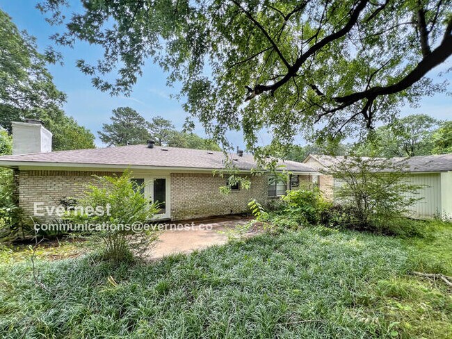 Building Photo - Beautiful 4-Bedroom Home with Spacious Liv...