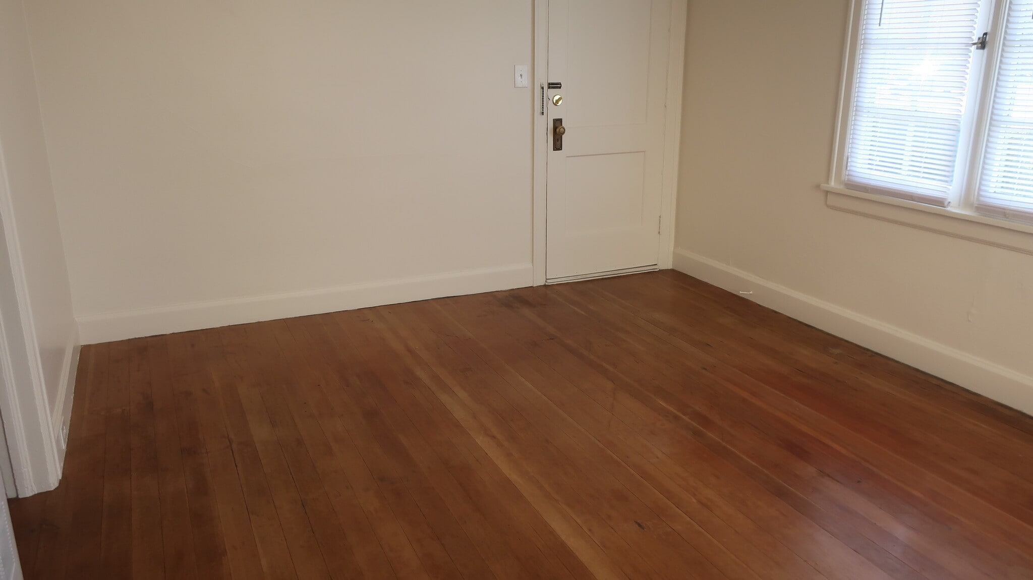 Building Photo - 535 Yakima St