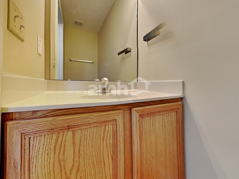 Building Photo - 10408 Lynchburg Dr