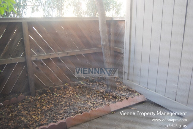 Building Photo - Fair Oaks Condo