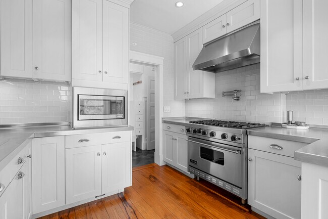 Building Photo - 5 Gerlach Pl