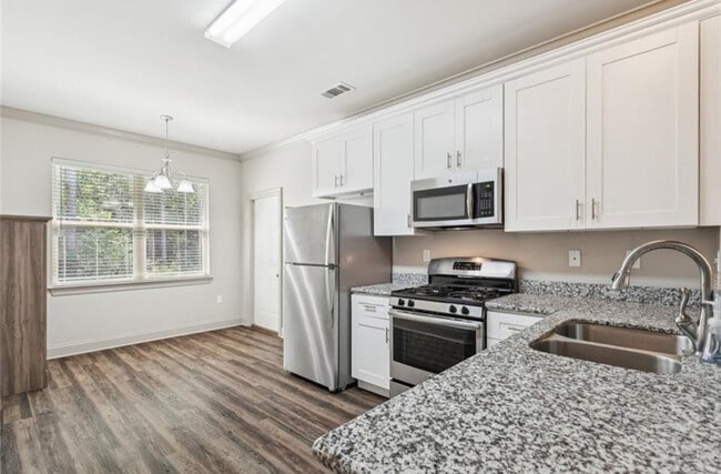 Building Photo - 3005 Dundee Loop S