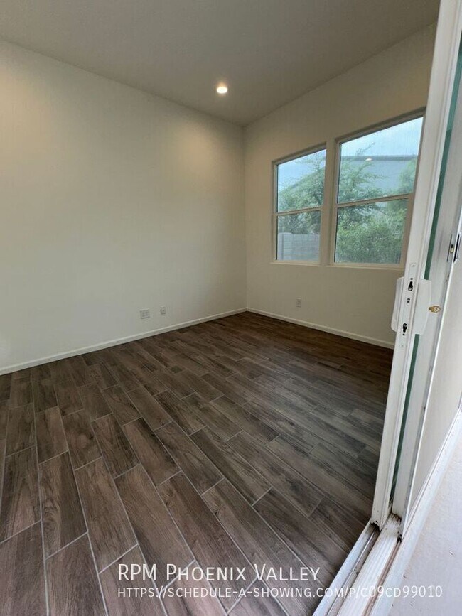 Building Photo - 383 N 157th Ln