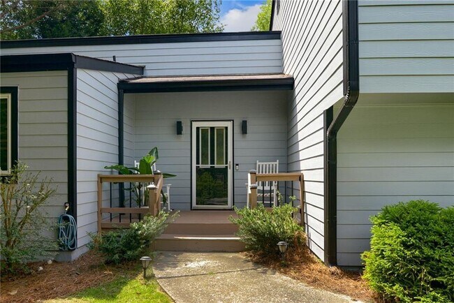 Building Photo - 3195 Creek Dr