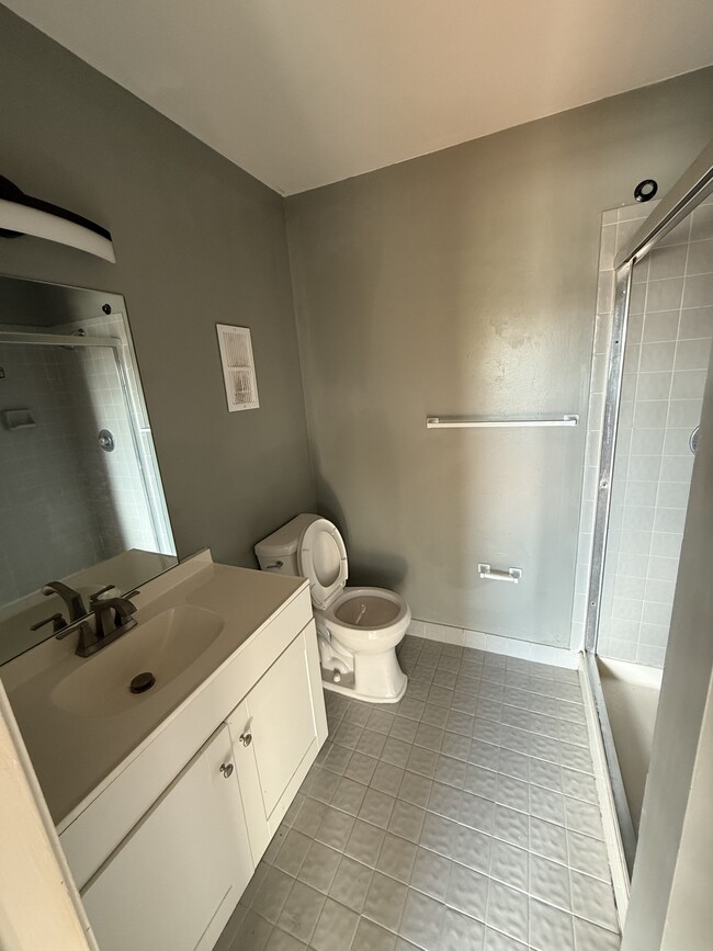 Master bath - 20735 NE 8th Ct