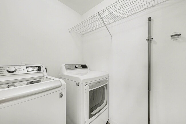 Building Photo - 2259 S Main St