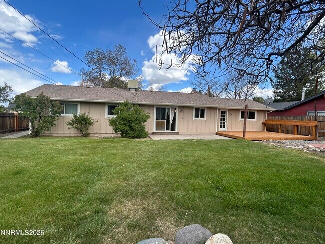 Building Photo - 1045 Johnson Pl