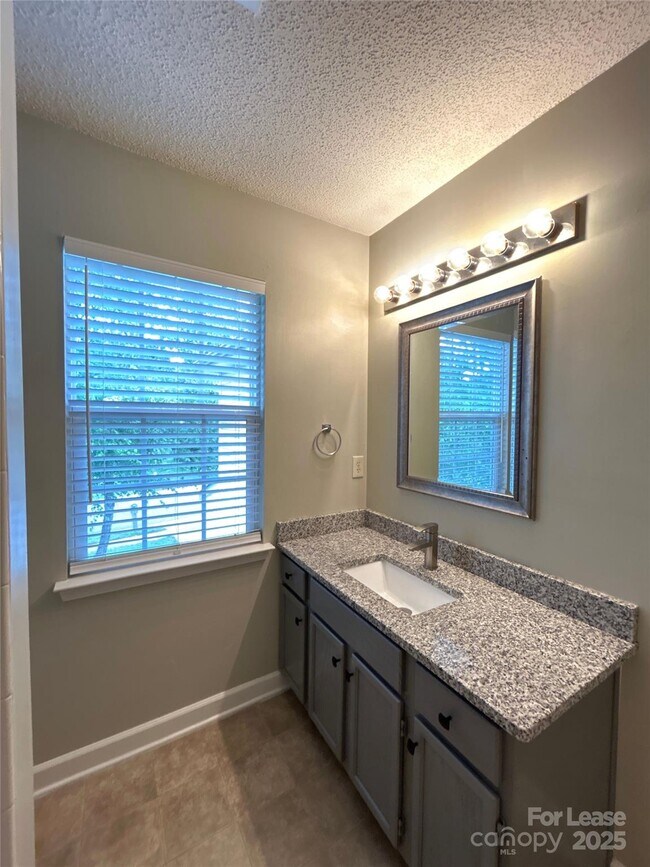 Building Photo - 3006 Longspur Dr