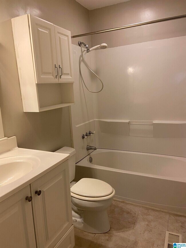 Building Photo - 205 Old Rocky Ridge Ln