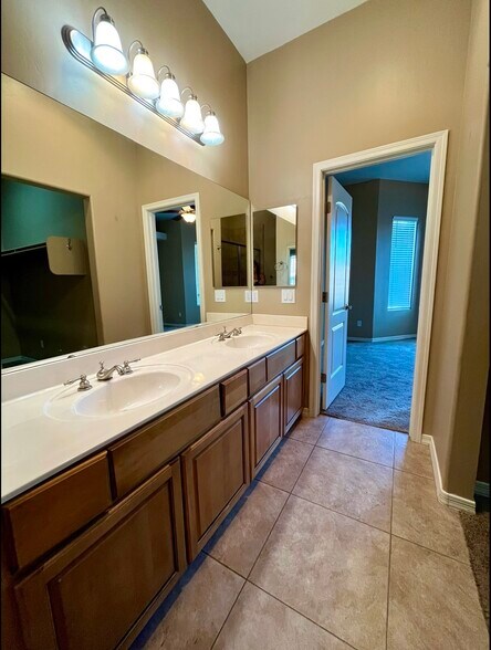 Building Photo - 6202 E McKellips Rd