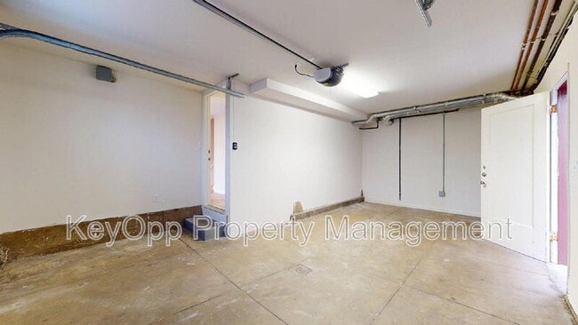 Building Photo - 806 35th Ave