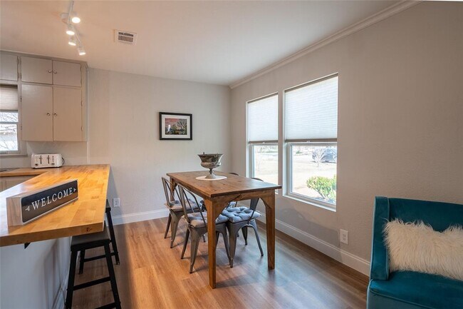 Building Photo - 505 Lbj Dr