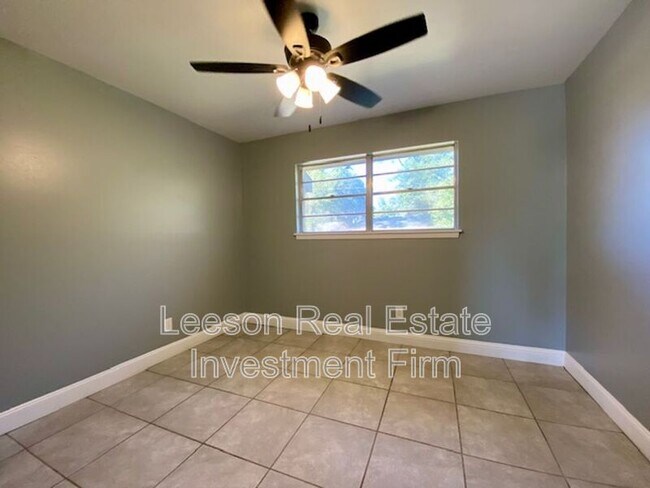 Building Photo - 3437 Red Bud Ln