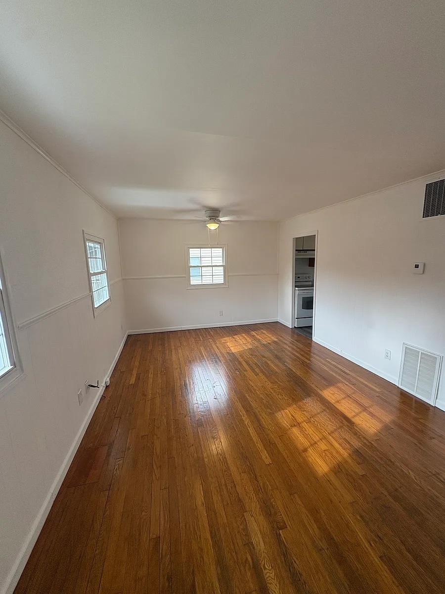 Building Photo - 1206 Ashwood Rd