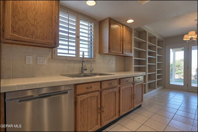 Building Photo - 601 Firedale Ln