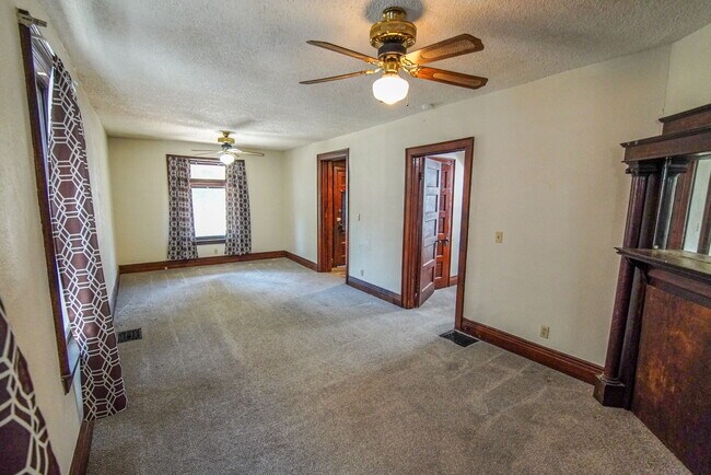 Building Photo - 74 Woodside Ave
