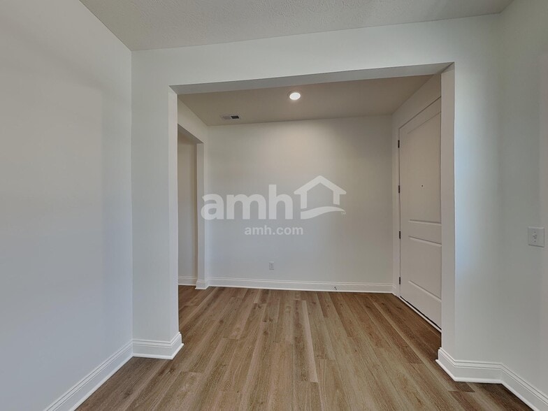 Building Photo - 228 Deanscroft Dr